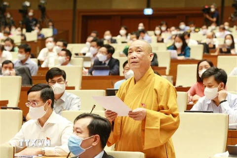 Thượng toạ Thích Bảo Nghiêm, Đại biểu Quốc hội thành phố Hà Nội phát biểu. (Ảnh: Phương Hoa/TTXVN)