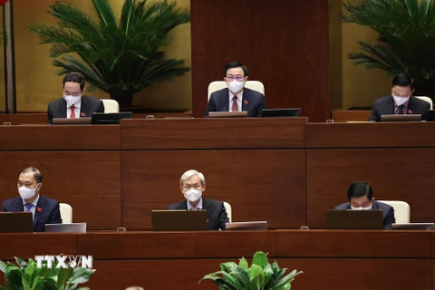 Chủ tịch Quốc hội Vương Đình Huệ và các Phó Chủ tịch điều hành phiên thảo luận. (Ảnh: Dương Giang/TTXVN)