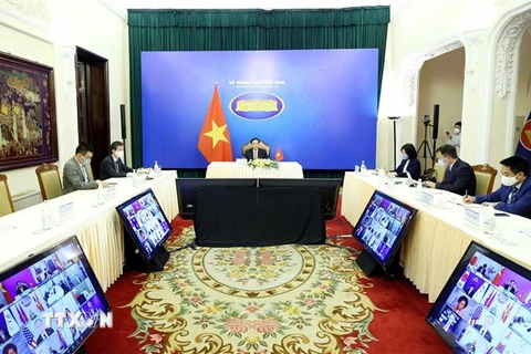 Bộ trưởng Bộ Ngoại giao Bùi Thanh Sơn tham dự Hội nghị những người bạn của Mekong (FOM) lần thứ nhất theo hình thức trực tuyến. (Ảnh: Phạm Kiên/TTXVN)