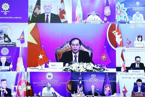 Bộ trưởng Bộ Ngoại giao Bùi Thanh Sơn dự Hội nghị Bộ trưởng Ngoại giao ASEAN-Canada. (Ảnh: Phạm Kiên/TTXVN)