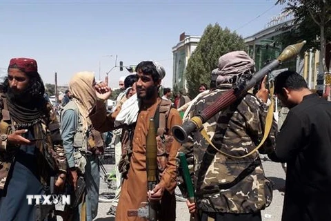 Các tay súng Taliban tại thành phố Ghazni, Afghanistan, ngày 12/8/2021. (Ảnh: THX/TTXVN)