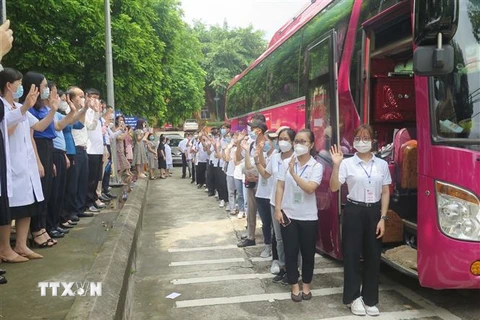 Đến nay đã có gần 1.000 cán bộ, bác sỹ, sinh viên Trường Đại học Y - Dược Thái Nguyên chi viện cho các tỉnh chống dịch COVID-19. (Ảnh: Trần Trang/TTXVN)