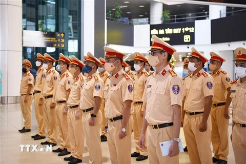 Các cán bộ, chiến sỹ Cục CSGT tăng cường vào Thành phố Hồ Chí Minh. (Ảnh: TTXVN phát)