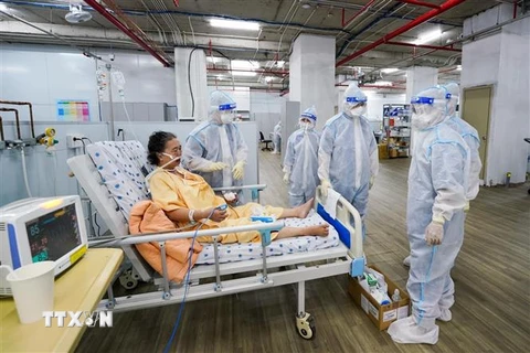Trung tâm Hồi sức tích cực COVID-19 Đại học Y Dược TP Hồ Chí Minh nỗ lực cứu chữa bệnh nhân nặng. (Ảnh: TTXVN phát)