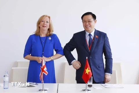 Chủ tịch Quốc hội Vương Đình Huệ tiếp Phó Chủ tịch Thượng viện Anh Eleanor Laing. 