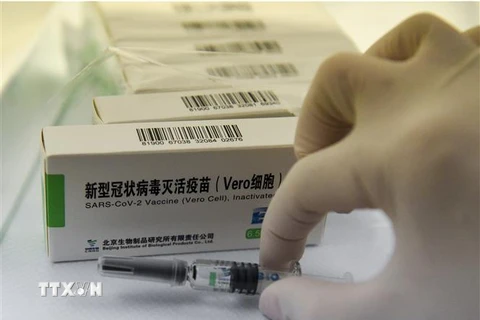 Vaccine ngừa COVID-19 của hãng Sinopharm, Trung Quốc. (Ảnh: AFP/TTXVN)