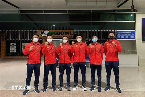 Các thành viên đội tuyển quần vợt Việt Nam lên đường tham dự Davis Cup năm 2021. (Ảnh: TTXVN phát)