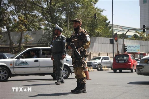 Lực lượng Taliban gác trên một đường phố ở Kabul, Afghanistan, ngày 8/9/2021. (Ảnh: THX/TTXVN)