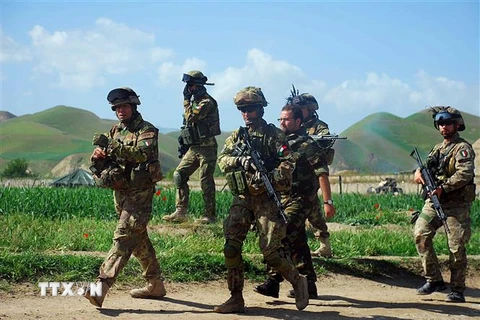 Binh sỹ Italy tuần tra tại tỉnh Badghis, Afghanistan. (Ảnh: AFP/TTXVN)