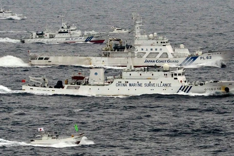 Lực lượng Bảo vệ bờ biển Nhật Bản bám sát tàu hải cảnh Trung Quốc. Ảnh minh họa. (Nguồn: Kyodo)