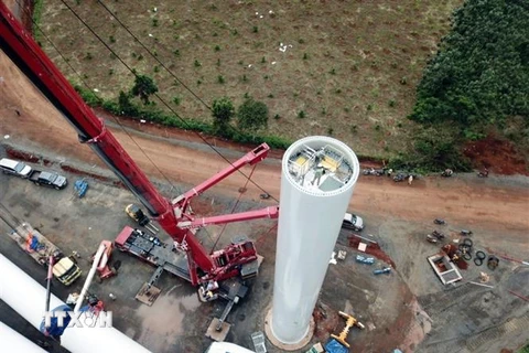 Thi công dự án điện gió Nam Bình 1. (Ảnh minh họa: Hưng Thịnh/TTXVN)