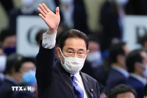 Cựu Ngoại trưởng Nhật Bản Fumio Kishida sau khi được bầu làm tân Chủ tịch đảng Dân chủ Tự do cầm quyền (LDP), tại Tokyo ngày 29/9. (Ảnh: AFP/TTXVN)