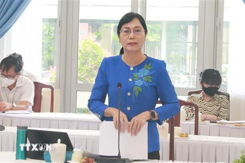 Bà Nguyễn Thị Hoàng, Phó Chủ tịch UBND tỉnh Đồng Nai phát biểu tại cuộc họp. (Ảnh: Công Phong/TTXVN)