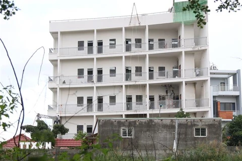 Nhà ở riêng lẻ biến tướng thành chung cư mini tại Phường Phú Hữu, Quận 9. (Ảnh: Trần Xuân Tình/TTXVN)