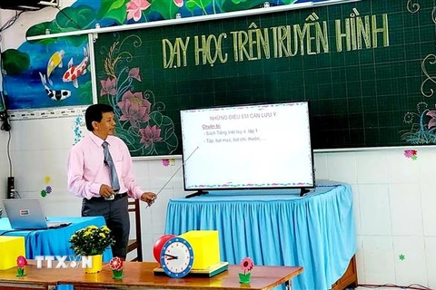 Sở GD&ĐT phối hợp với Đài Truyền hình Cần Thơ thiết kế bài học trên sóng truyền hình cho học sinh tiểu học tiếp cận. (Ảnh: Thu Hiền/TTXVN)