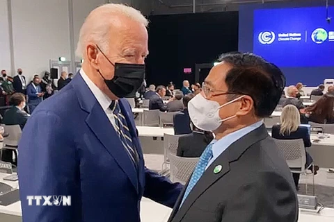 Thủ tướng Phạm Minh Chính gặp Tổng thống Hoa Kỳ Joe Biden tại Hội nghị. (Ảnh: TTXVN)