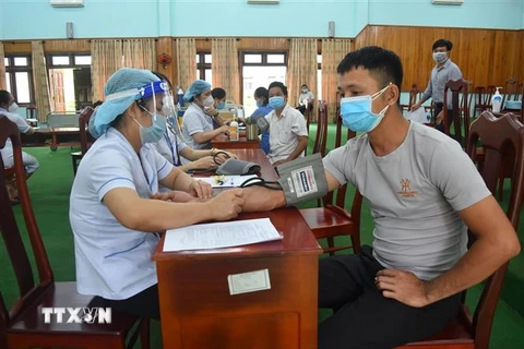 Đắk Nông triển khai tiêm vaccine phòng COVID-19 cho toàn dân. (Ảnh: Nguyên Dung/TTXVN)