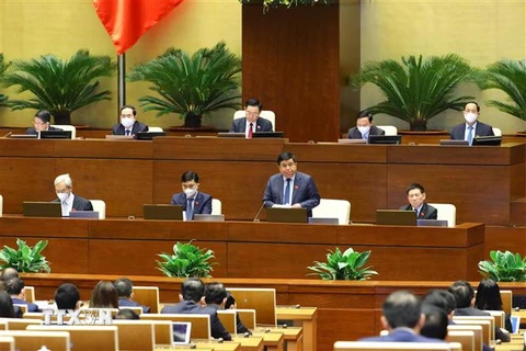 Bộ trưởng Bộ Kế hoạch và Đầu tư Nguyễn Chí Dũng giải trình, làm rõ một số vấn đề đại biểu Quốc hội nêu. (Ảnh: Văn Điệp/TTXVN)