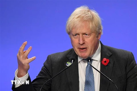 Thủ tướng Anh Boris Johnson phát biểu tại cuộc họp báo bên lề hội nghị COP26 ở Glasgow ngày 10/11/2021. (Ảnh: AFP/TTXVN)