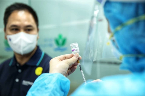Tỷ lệ tiêm chủng vaccine COVID-19 cao là điều kiện quan trọng cho phép Việt Nam mở cửa trở lại các đường bay quốc tế.