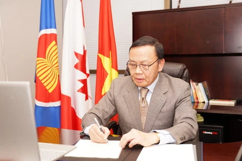 Tổng Lãnh sự Việt Nam tại Vancouver, ông Nguyễn Quang Trung tại lễ ký kết Bản ghi nhớ. (Ảnh do Tổng lãnh sự Việt Nam tại Vancouver cung cấp)