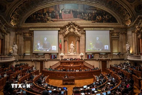 Toàn cảnh cuộc họp Quốc hội Bồ Đào Nha về dự thảo ngân sách của Chính phủ tại Lisbon ngày 27/10. (Ảnh: AFP/ TTXVN)