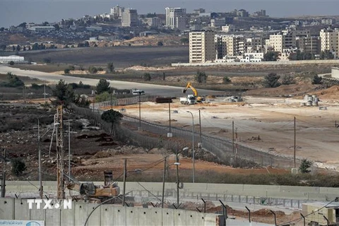 Nhà chức trách Israel đã phê duyệt sơ bộ dự án xây dựng 9.000 nhà định cư mới trên nền sân bay bỏ hoang Atarot ở Đông Jerusalem. (Ảnh: AFP/TTXVN)