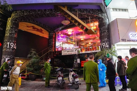 Phong tỏa, lấy mẫu xét nghiệm cho hơn 100 người trong nhà hàng Monaza 194 Trần Duy Hưng. (Nguồn: Dân Trí)