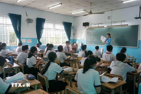 Hoạt động dạy học tại Trường Trung học cơ sở Sương Nguyệt Anh (Quận 8) trong tháng 3. (Ảnh: Thu Hoài/TTXVN)