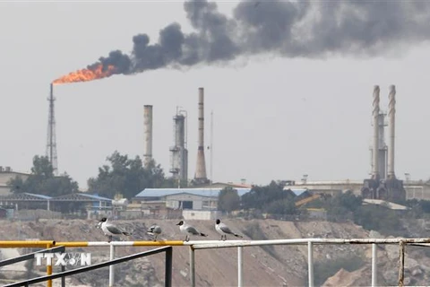 Một cơ sở khai thác dầu của Iran ở đảo Khark. (Ảnh: AFP/TTXVN)