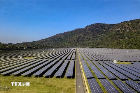 Nhà máy điện mặt trời Sao Mai - An Giang với tổng công suất 210 MWp sẽ đóng góp gần 400 triệu kWh mỗi năm cho lưới điện quốc gia. (Ảnh: Thanh Sang/TTXVN)