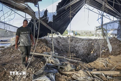 Cảnh đổ nát sau vụ không kích của Israel tại Rafah, phía nam Dải Gaza, ngày 12/9. (Ảnh: AFP/TTXVN)