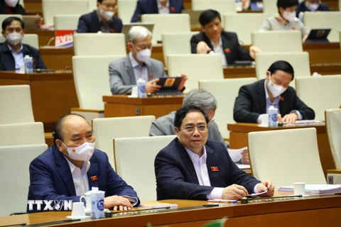 Chủ tịch nước Nguyễn Xuân Phúc, Thủ tướng Chính phủ Phạm Minh Chính và các đại biểu Quốc hội dự phiên họp sáng 7/1. 