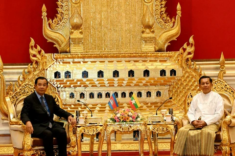 Thủ tướng Campuchia Samdech Tech Hun Sen (trái) và Thống tướng Min Aung Hlaing. Ảnh: AFP