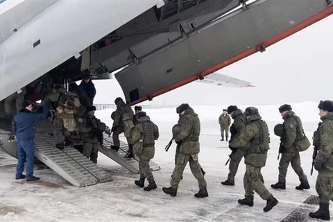 [Video] Lính Nga phô diễn khả năng chống khủng bố ở sân bay Kazakhstan