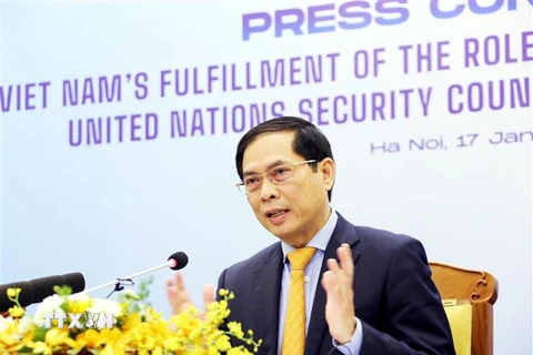 Bộ trưởng Ngoại giao Bùi Thanh Sơn chủ trì họp báo quốc tế về việc Việt Nam hoàn thành nhiệm kỳ Ủy viên không thường trực Hội đồng Bảo an Liên hợp quốc nhiệm kỳ 2020-2021. (Ảnh: Lâm Khánh/TTXVN)