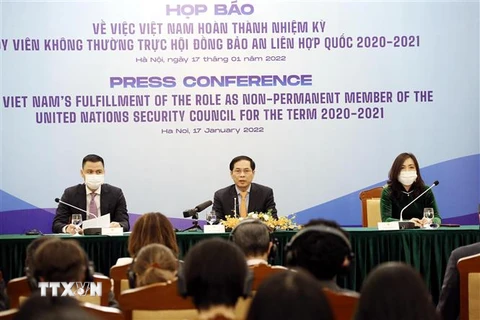 Bộ trưởng Ngoại giao Bùi Thanh Sơn trao đổi với phóng viên, đại diện các cơ quan thông tấn, báo chí về việc Việt Nam hoàn thành nhiệm kỳ Ủy viên không thường trực Hội đồng Bảo an Liên hợp quốc nhiệm kỳ 2020-2021. (Ảnh: Lâm Khánh/TTXVN)