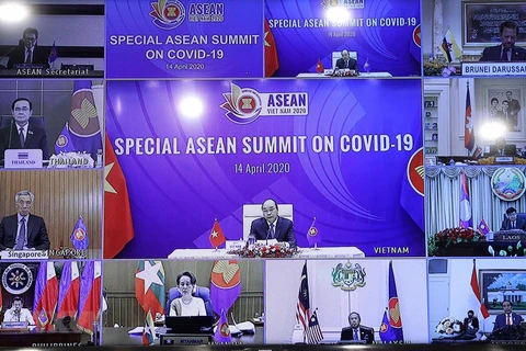 Thủ tướng Nguyễn Xuân Phúc, Chủ tịch ASEAN 2020 chủ trì Hội nghị trực tuyến Cấp cao đặc biệt ASEAN về ứng phó dịch bệnh COVID-19, sáng 14/4/2020. (Ảnh: Thống Nhất/TTXVN)