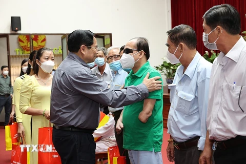 Thủ tướng Phạm Minh Chính chúc Tết, thăm hỏi động viên, thương binh, gia đình liệt sỹ.