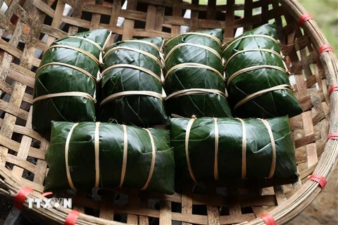 Bánh chưng gù đen là đặc sản của đồng bào các dận tộc tại tỉnh Lào Cai. (Ảnh: Quốc Khánh/TTXVN)