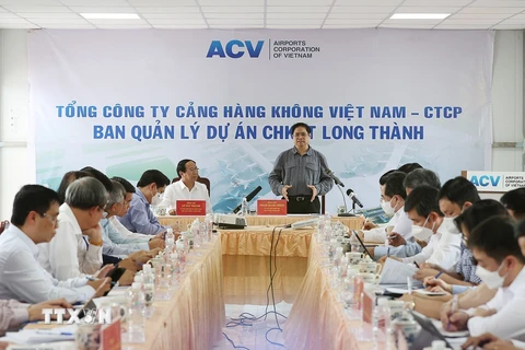 Thủ tướng Phạm Minh Chính phát biểu kết luận cuộc họp với các đơn vị liên quan đến Dự án Cảng hàng không quốc tế Long Thành. (Ảnh: Dương Giang/TTXVN)