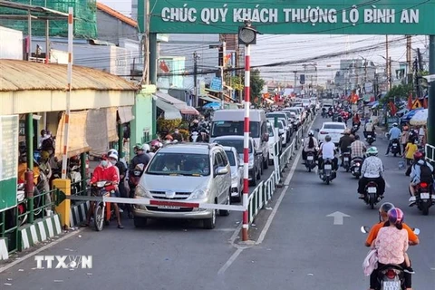Người dân “nối đuôi” nhau về Thành phố Hồ Chí Minh sau kỳ nghỉ Tết Nguyên đán. (Ảnh: TTXVN phát)