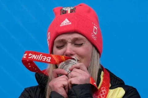 Ngôi sao thể thao người Đức Natalie Geisenberger nhận Huy chương Vàng. (Nguồn: AP)