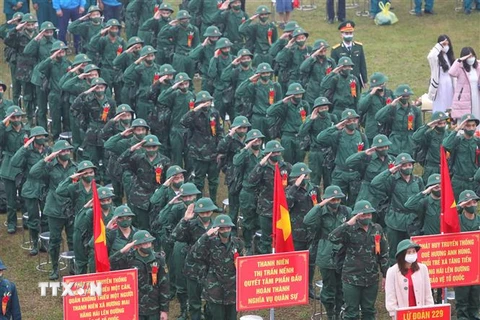 Lễ giao, nhận quân 2022 tại huyện Việt Yên (Bắc Giang). (Ảnh: Danh Lam/TTXVN)