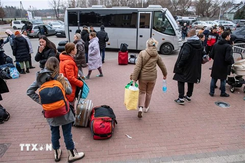 Người tị nạn Ukraine nghỉ tạm tại trường học ở Lubycza Krolewska, Ba Lan, ngày 4/3. (Ảnh: PAP/TTXVN)