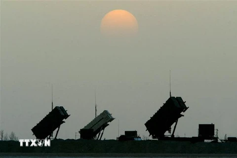 Khẩu đội tên lửa phòng không Patriot của Mỹ tại căn cứ không quân ở sa mạc miền Nam Iraq. (Ảnh: AFP/TTXVN)