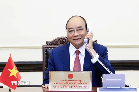 Chủ tịch nước Nguyễn Xuân Phúc điện đàm với tân Tổng thống Hàn Quốc Yoon Suk-yeol. (Ảnh: Thống Nhất/TTXVN)