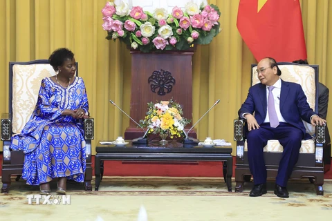 Chủ tịch nước Nguyễn Xuân Phúc tiếp bà Louise Mushikiwabo, Tổng Thư ký Tổ chức Quốc tế Pháp ngữ (OIF). (Ảnh: Thống Nhất/TTXVN)