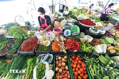 Rau củ được bày bán tại khu chợ ở Bangkok, Thái Lan, ngày 30/3. (Ảnh: THX/TTXVN)