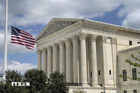 Quang cảnh bên ngoài Toà án Tối cao Mỹ ở Washington DC.. (Ảnh: AFP/TTXVN)